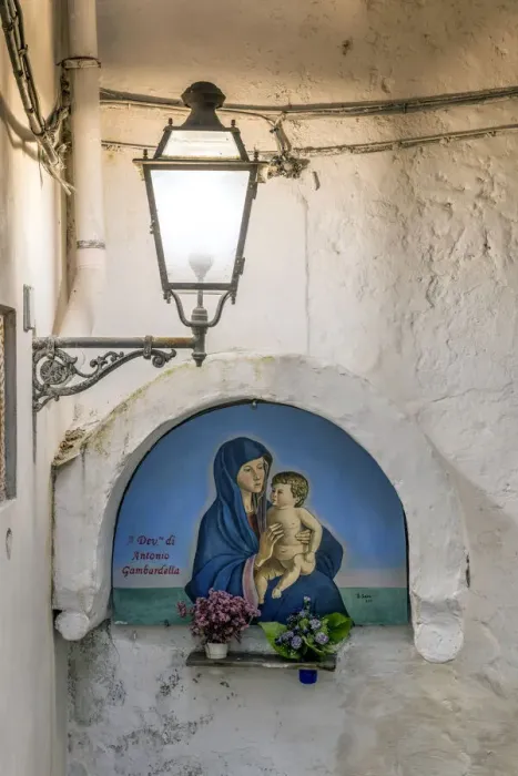 Framed Print : Madonna painting on a house wall, Atrani, Amalfi coast, Campania, Italy Framed Print : Madonna painting on a house wall, Atrani, Amalfi coast, Campania, Italy