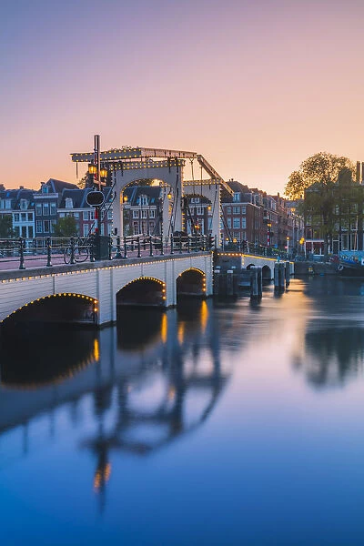 Magere brug at dusk reflecting in the Amstel canal in Amsterdam, Holland  /  Netherlands