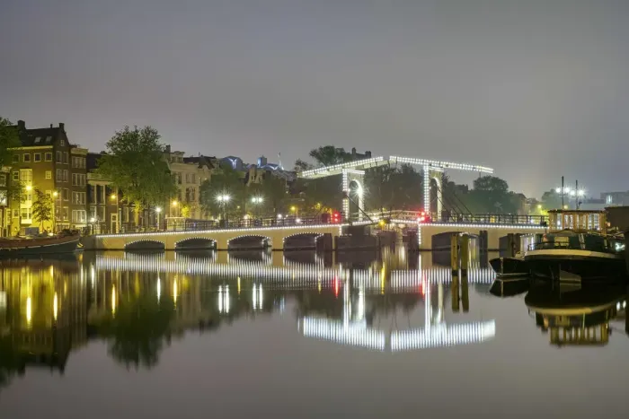 Framed Print : Magere Brug over the river Amstel illuminated at night on foggy evening, Amsterdam Framed Print : Magere Brug over the river Amstel illuminated at night on foggy evening, Amsterdam