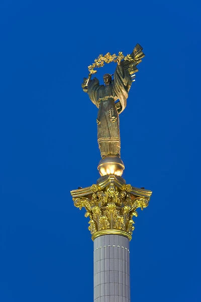 Maidan Maydan Nezalezhnosti statue, Independence Square, Kiev, Ukraine