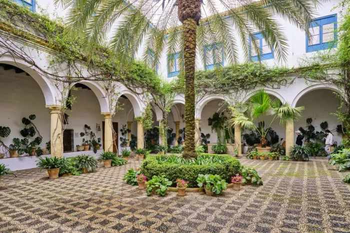 Framed Print : Main courtyard of the Palacio de Viana, a 14th century palace. Cordoba, Andalucia, Spain