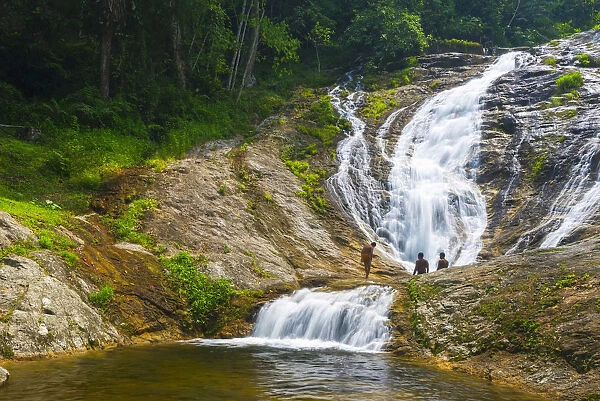 Malaysia, Perak, Batang Padang, Tapah, Lata Iskandar Waterfalls, tourists bathing