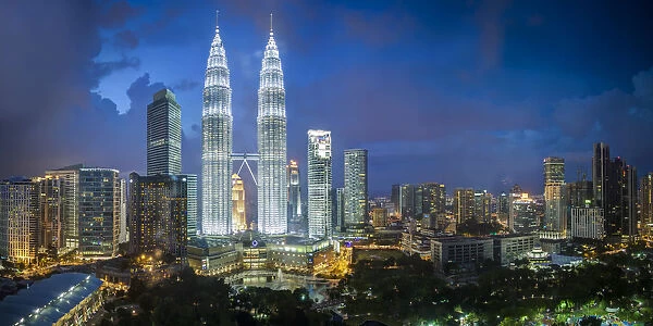 Malaysia, Selangor State, Kuala Lumpur, KLCC (Kuala Lumpur City Centre) Petronas Towers
