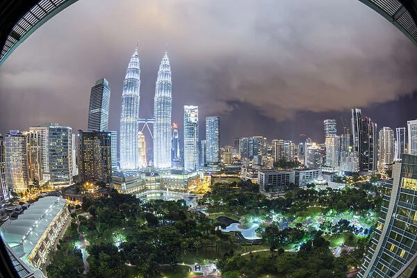 Malaysia, Selangor State, Kuala Lumpur, KLCC (Kuala Lumpur City Centre) Petronas Towers