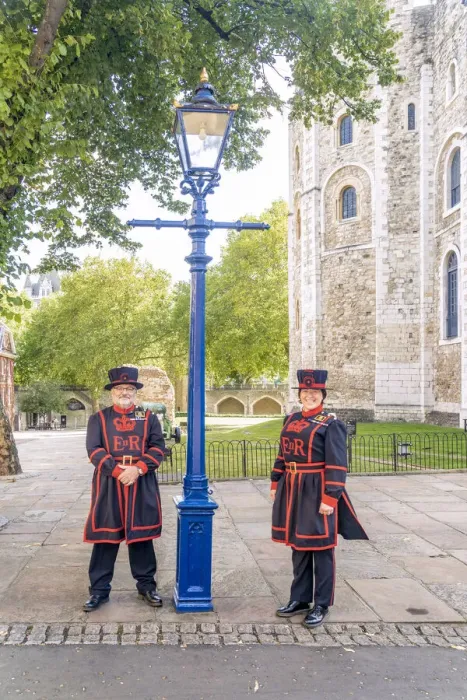 Framed Print : Male and female Beefeaters or Yeoman at the Tower of London, UNESCO World Heritage site Framed Print : Male and female Beefeaters or Yeoman at the Tower of London, UNESCO World Heritage site