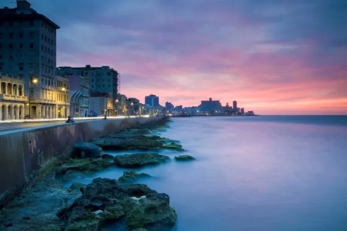 Framed Print : The Malecon, Havana, Cuba Framed Print : The Malecon, Havana, Cuba