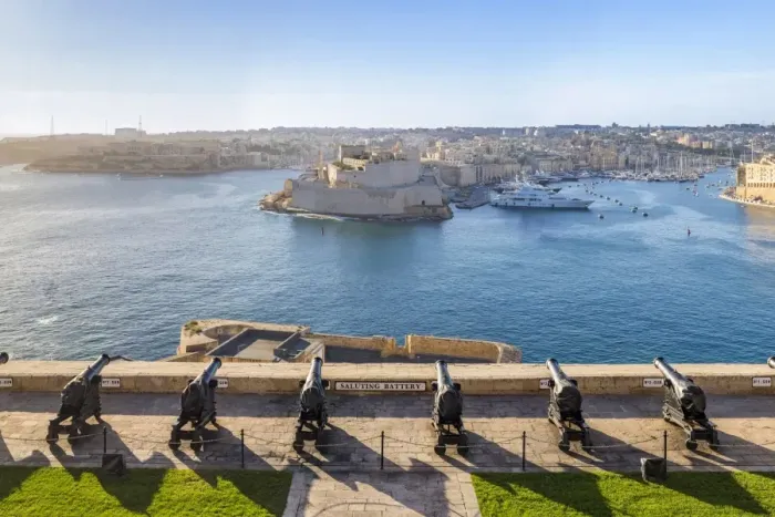 Framed Print : Malta, South Eastern Region, Valletta. The view across Grand Harbour to the Three Framed Print : Malta, South Eastern Region, Valletta. The view across Grand Harbour to the Three