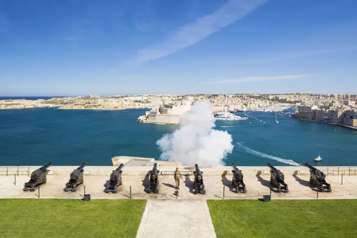 Framed Print : Malta, South Eastern Region, Valletta. The 16: 00hrs firing of the canon at the Saluting Framed Print : Malta, South Eastern Region, Valletta. The 16: 00hrs firing of the canon at the Saluting