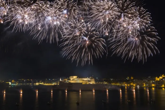 Framed Print : Malta, South Eastern Region, Valletta. The Malta International Fireworks Festival Framed Print : Malta, South Eastern Region, Valletta. The Malta International Fireworks Festival
