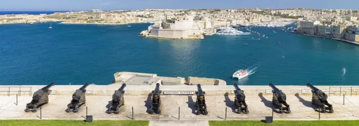 Framed Print : Malta, South Eastern Region, Valletta. The view across Grand Harbour to the Three Framed Print : Malta, South Eastern Region, Valletta. The view across Grand Harbour to the Three