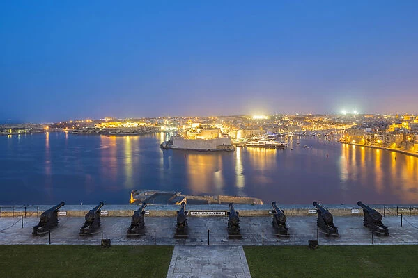 Malta, South Eastern Region, Valletta. The Saluting Battery, Grand Harbour and the