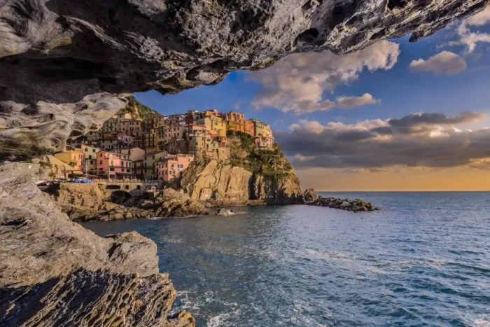 Framed Print : Manarola, Cinque Terre, Liguria, Italy Framed Print : Manarola, Cinque Terre, Liguria, Italy