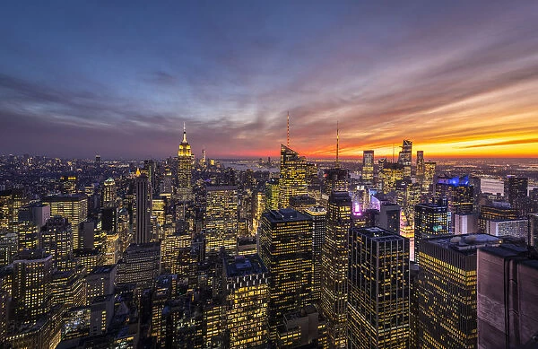 Manhattan skyline with the Empire State Building, New York City, USA