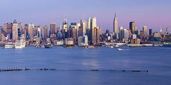 Manhattan, view of Midtown Manhattan across the Hudson River, New York, USA