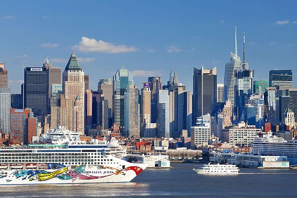 Manhattan, view of Midtown Manhattan across the Hudson River, New York, USA