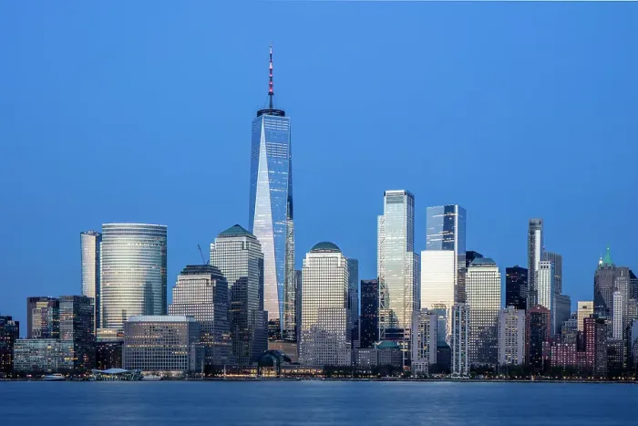 Framed Print : Manhattan and the One World Trade Centre at dusk, from the Exchange Place, Jersey City, New Jersey, USA Framed Print : Manhattan and the One World Trade Centre at dusk, from the Exchange Place, Jersey City, New Jersey, USA