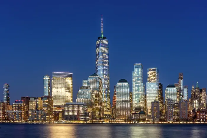Framed Print : Manhattan and the One World Trade Centre at dusk, from the Exchange Place, Jersey City, New Jersey, USA Framed Print : Manhattan and the One World Trade Centre at dusk, from the Exchange Place, Jersey City, New Jersey, USA