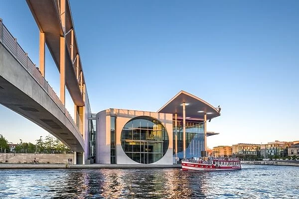 Marie-Elisabeth-Luders-Haus and River Spree, Government Quater, Mitte, Berlin, Deutschland