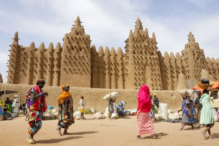 Framed Print : Market in front of the Djenee mosque, a UNESCO World Heritage Site. Mali, West Africa Framed Print : Market in front of the Djenee mosque, a UNESCO World Heritage Site. Mali, West Africa