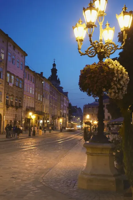 Framed Print : Market Square (Ploscha Rynok) at dusk, Lviv, Ukraine Framed Print : Market Square (Ploscha Rynok) at dusk, Lviv, Ukraine