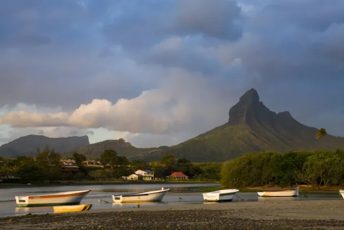 Framed Print : Mauritius, Western Mauritius, Tamarin, Montagne du Rempart mountain (el Framed Print : Mauritius, Western Mauritius, Tamarin, Montagne du Rempart mountain (el