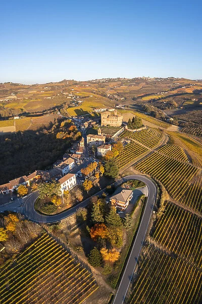 medieval Castello di Grinzane Cavour. Grinzane Cavour, Langhe, Piedmont, Italy