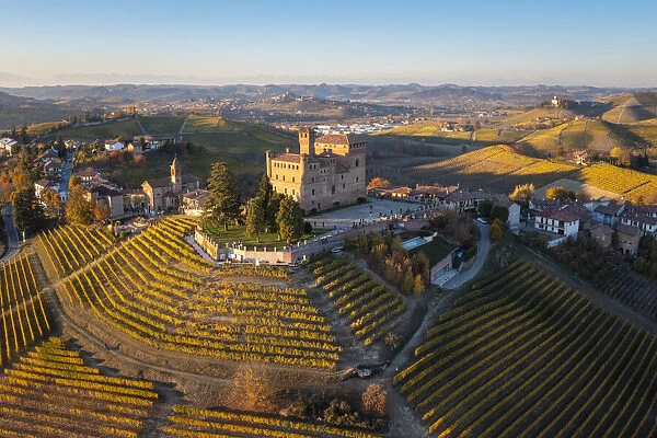 medieval Castello di Grinzane Cavour. Grinzane Cavour, Langhe, Piedmont, Italy