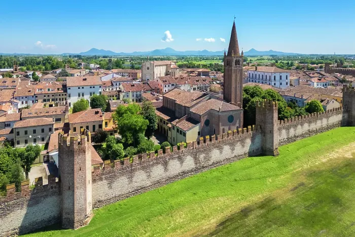 Framed Print : medieval city walls of Montagnana and the Church of San Francesco. Padova province, Veneto, Italy Framed Print : medieval city walls of Montagnana and the Church of San Francesco. Padova province, Veneto, Italy