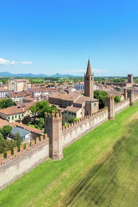 Framed Print : medieval city walls of Montagnana and the Church of San Francesco. Padova province, Veneto, Italy Framed Print : medieval city walls of Montagnana and the Church of San Francesco. Padova province, Veneto, Italy