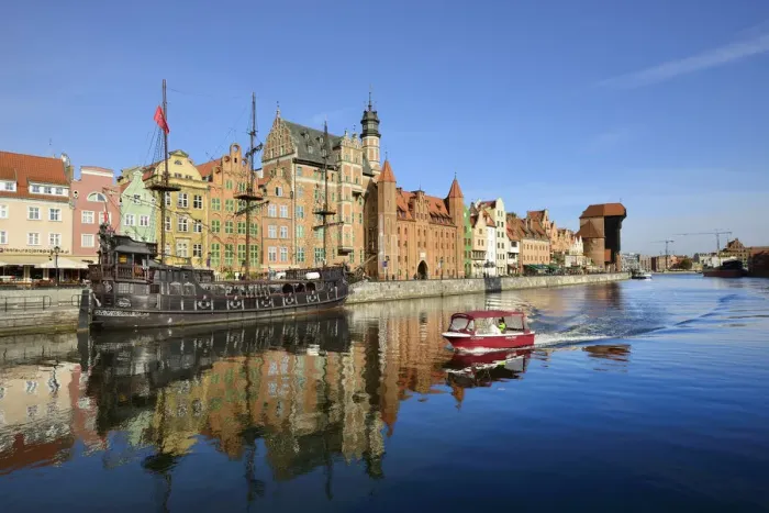 Framed Print : The medieval crane (Zuraw) at the Old Town and the Motlawa river in Gdansk. Poland