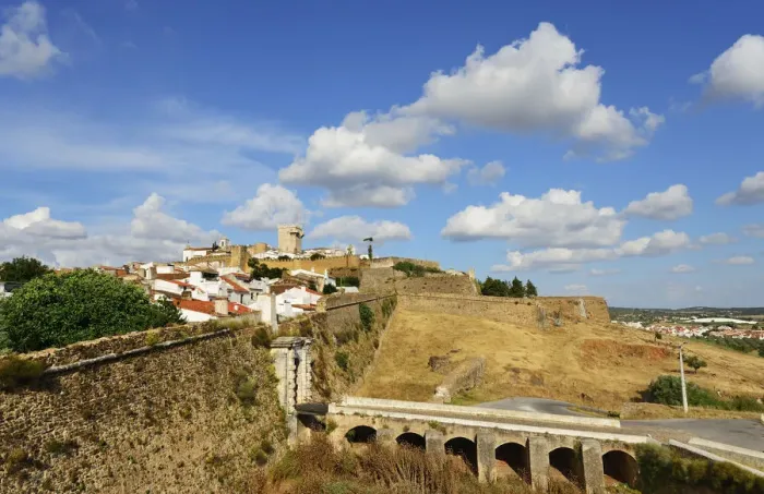 Framed Print : The medieval walled city of Estremoz. Alentejo, Portugal Framed Print : The medieval walled city of Estremoz. Alentejo, Portugal