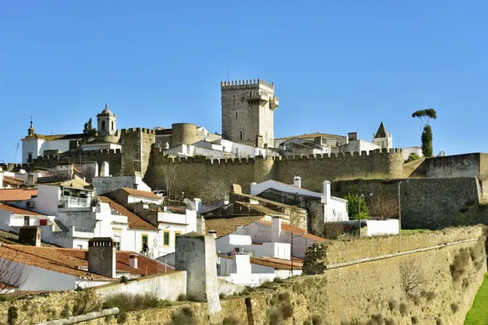 Framed Print : The medieval walled city of Estremoz. Alentejo, Portugal Framed Print : The medieval walled city of Estremoz. Alentejo, Portugal