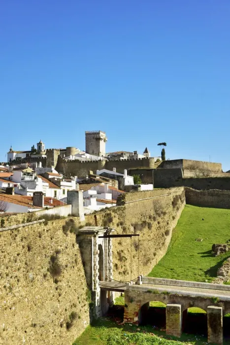 Framed Print : The medieval walled city of Estremoz. Alentejo, Portugal Framed Print : The medieval walled city of Estremoz. Alentejo, Portugal