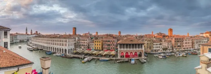 Framed Print : Mercati di Rialto (Rialto market) & Grand Canal, Venice, Italy Framed Print : Mercati di Rialto (Rialto market) & Grand Canal, Venice, Italy