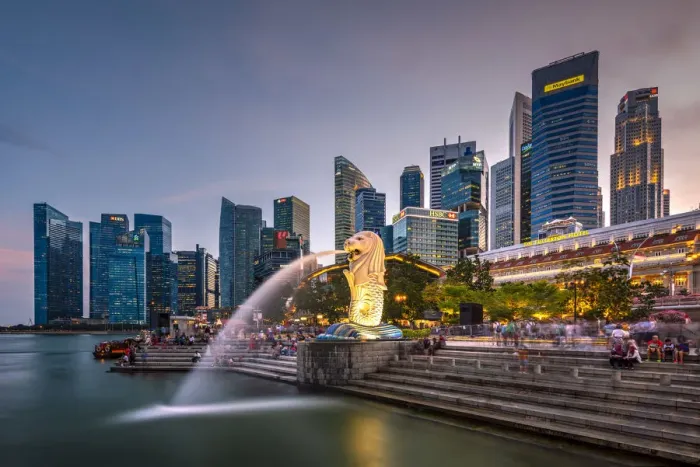 Framed Print : The Merlion statue with city skyline in the background, Marina Bay, Singapore Framed Print : The Merlion statue with city skyline in the background, Marina Bay, Singapore