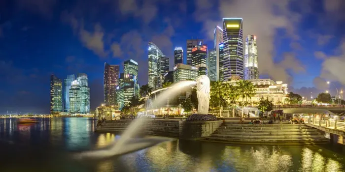 Framed Print : The Merlion Statue with the City Skyline in the background, Marina Bay, Singapore Framed Print : The Merlion Statue with the City Skyline in the background, Marina Bay, Singapore