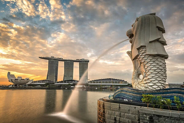 The Merlion statue with Marina Bay Sands in the background, Singapore