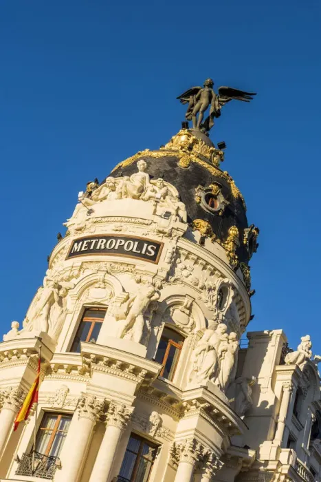 Framed Print : Metropolis Building or Edificio Metropolis, Madrid, Community of Madrid, Spain Framed Print : Metropolis Building or Edificio Metropolis, Madrid, Community of Madrid, Spain