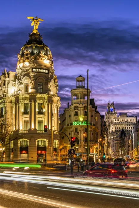 Framed Print : Metropolis Building or Edificio Metropolis, Madrid, Community of Madrid, Spain Framed Print : Metropolis Building or Edificio Metropolis, Madrid, Community of Madrid, Spain