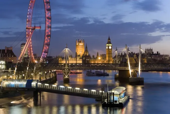 Framed Print : Millennium Wheel & Houses of Parliament Framed Print : Millennium Wheel & Houses of Parliament