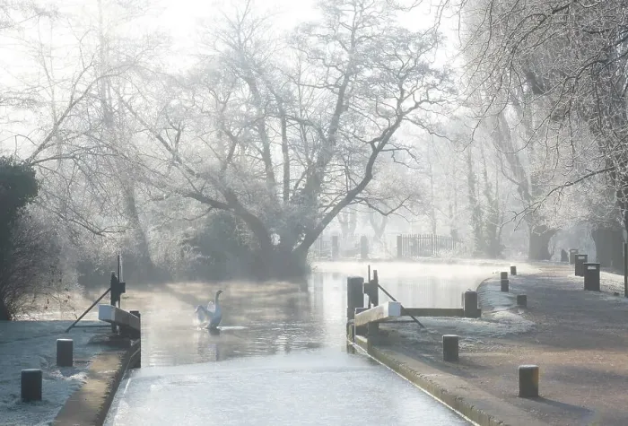 Framed Print : Millmead lock & River Wey on a frosty morning, Guildford, Surrey, England Framed Print : Millmead lock & River Wey on a frosty morning, Guildford, Surrey, England
