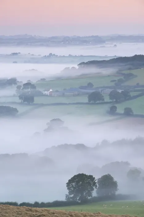 Framed Print : Mist covered countryside at dawn, Stockleigh Pomeroy, Devon, England. Autumn (September)