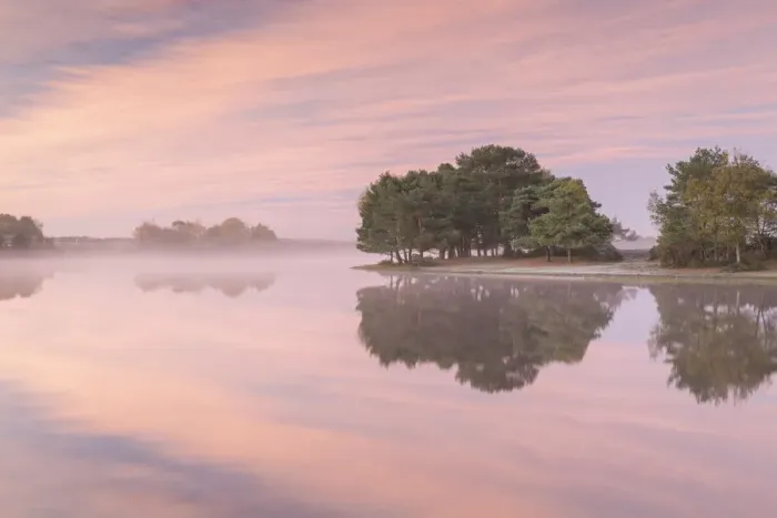 Framed Print : Mist and sunrise on a reflective Hatchet Pond, Beaulieu, New Forest National Park
