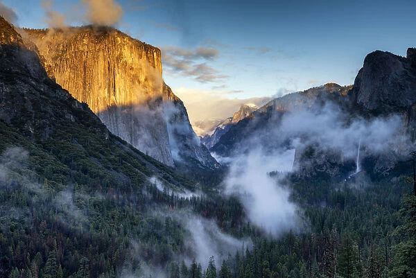 Mist in Yosemite Valley from Tunnel View, Yosemite National Park, California, USA