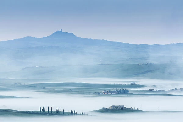 Misty morning in the Val D Orcia, Tuscany, Italy