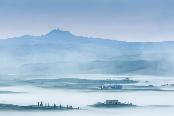 Framed Print : Misty morning in the Val D Orcia, Tuscany, Italy