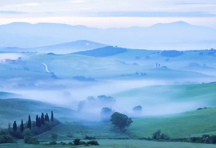 Framed Print : Misty morning in the Val D'orcia, Tuscany, Italy Framed Print : Misty morning in the Val D'orcia, Tuscany, Italy