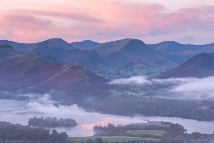 Framed Print : Misty sunrise over Derwent Water and the Newlands Valley, Lake District, Cumbria, England Framed Print : Misty sunrise over Derwent Water and the Newlands Valley, Lake District, Cumbria, England