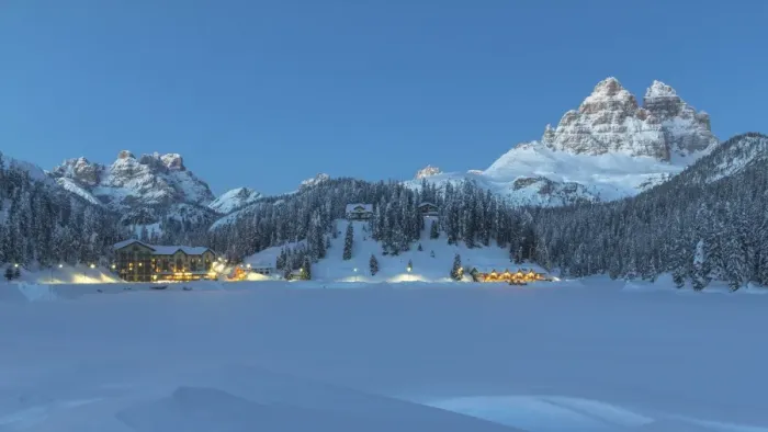 Framed Print : Misurinas lake covered by winter snow, with Lavaredos Three Peaks and Monte Piana Framed Print : Misurinas lake covered by winter snow, with Lavaredos Three Peaks and Monte Piana