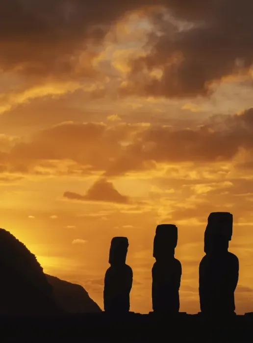 Framed Print : Moais in Ahu Tongariki at sunrise, Rapa Nui National Park, Easter Island, Chile Framed Print : Moais in Ahu Tongariki at sunrise, Rapa Nui National Park, Easter Island, Chile